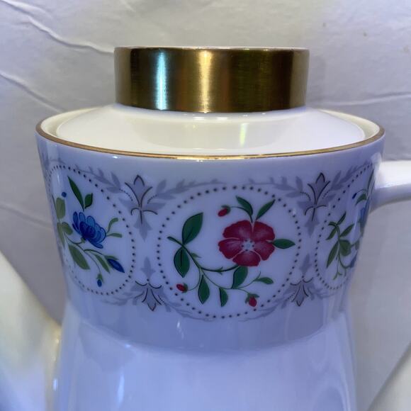 Seltmann Weiden Bavaria Coffee Service 17 Pcs. Gold Trim Blue/Pink Flowers - Picture 4 of 10